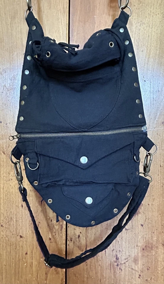 Lona negra con tachuelas en tono bronce bolsa flecos anillos Steampunk emo metal pesado Foto 3 de 4