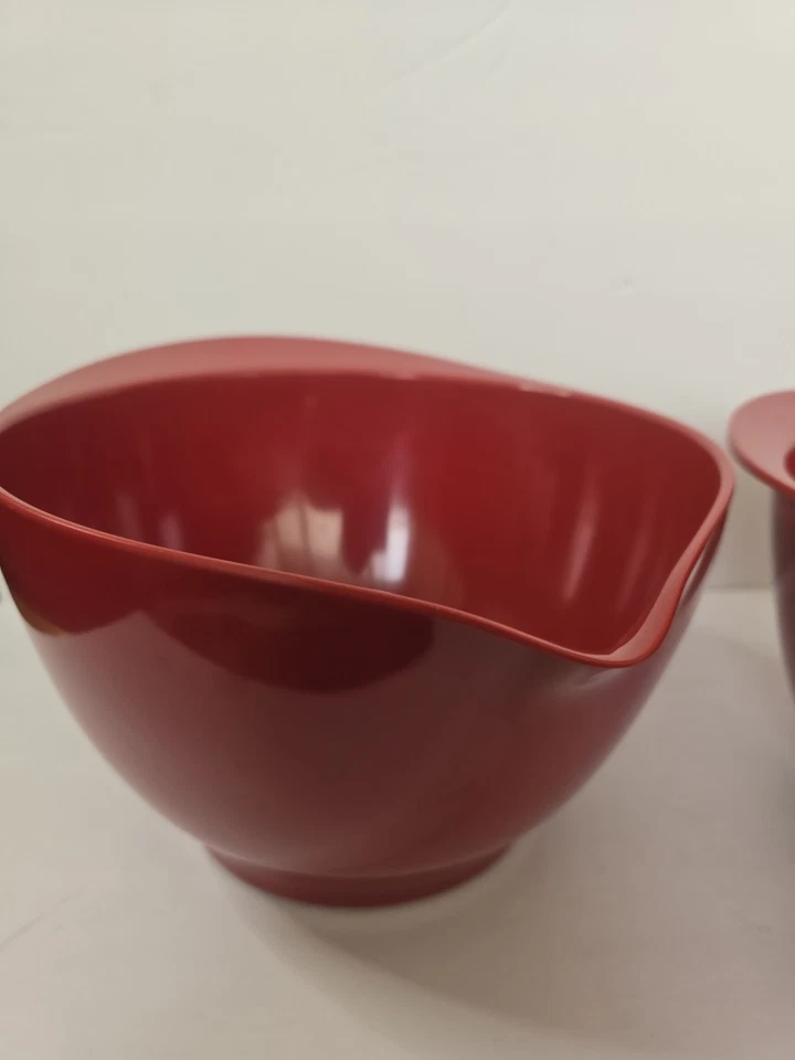 Juego de 3 cuencos mezcladores Williams Sonoma rojos anidados con boquilla para hornear y cocinar Foto 2 de 4
