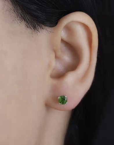 Chrome Diopside 1.10 Carat Earrings In Sterling Silver - Picture 3 of 6