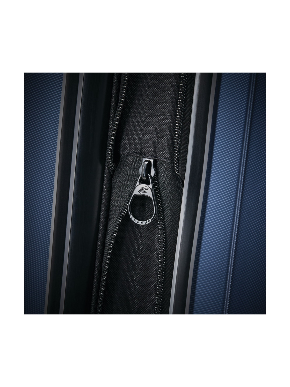 American Tourister Cargo Max 28 
