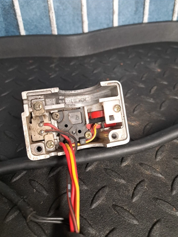 Kawasaki Vulcan 900 VN900 2009 clip derecho en mango interruptor de arranque apagado Foto 3 de 4