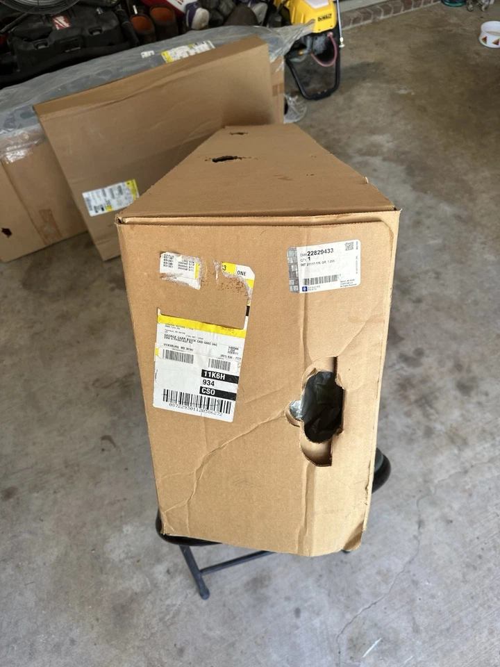 GM OEM 07-13 Silverado 1500 Grille Grille Components-Grille 22829433 - Image 4 of 4