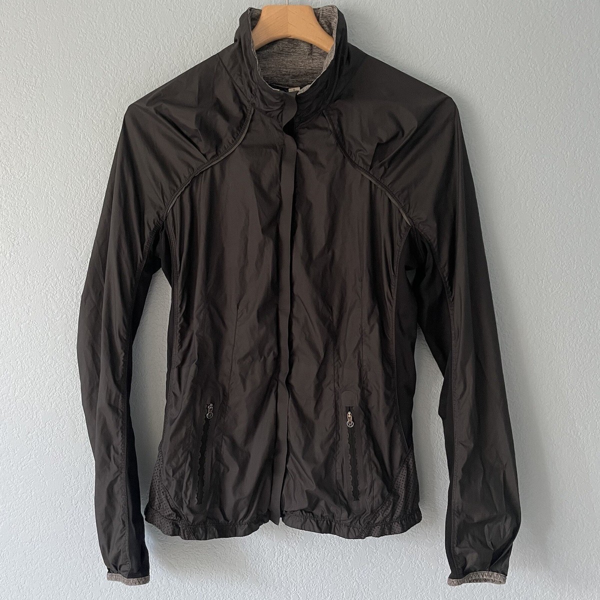 Lululemon Run Size Black Essential Jacket Full Zip Pocket Mesh