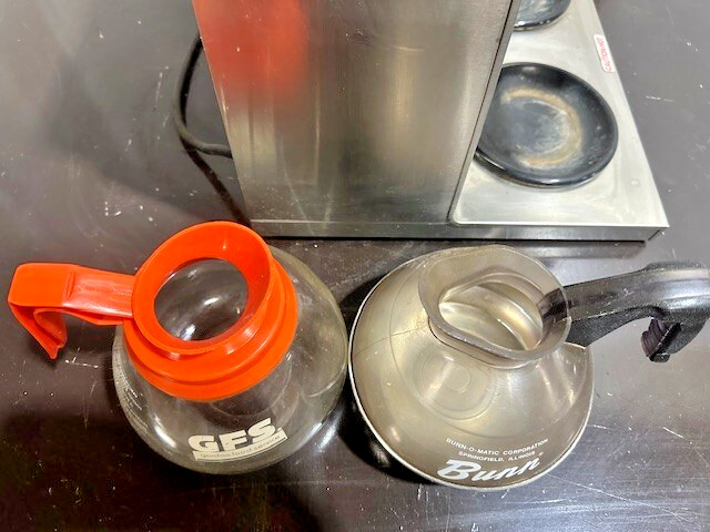 BLOOMFIELD KOFFEE KING MODEL 8571, 3 TIERD WARMER WITH BREWER W/ 2 CARAFES