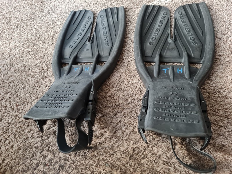 Scubapro Twin Jet Scuba Diving Fins Black - Size Med Adjust Open Heel Split Fins