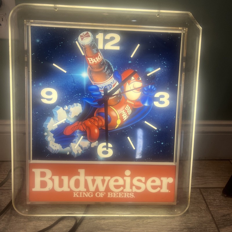 VINTAGE 1990 BUDWEISER KING OF BEER BUD MAN LIGHT UP CLOCK SIGN Crack Upper Corn
