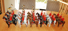 Konvolut 18 Mountie Canadier Reiter Polizei Mountieparade Hausser Elastolin 10cm