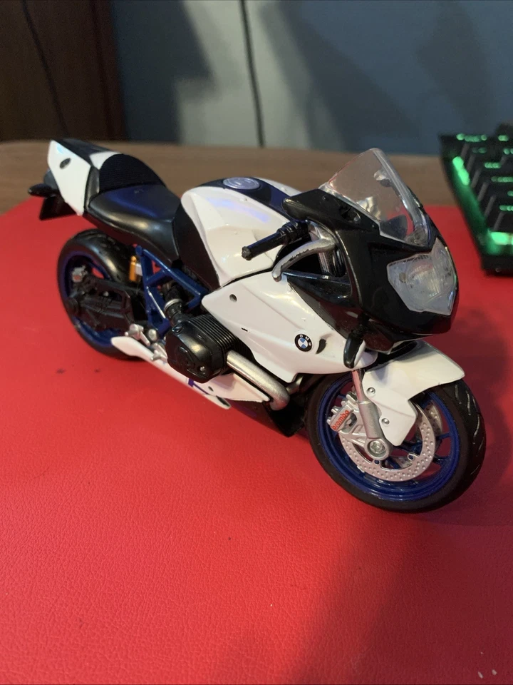 Moto deportiva BMW HP2 1:12 excelente estado 00136 blanco negro y azul Foto 2 de 4