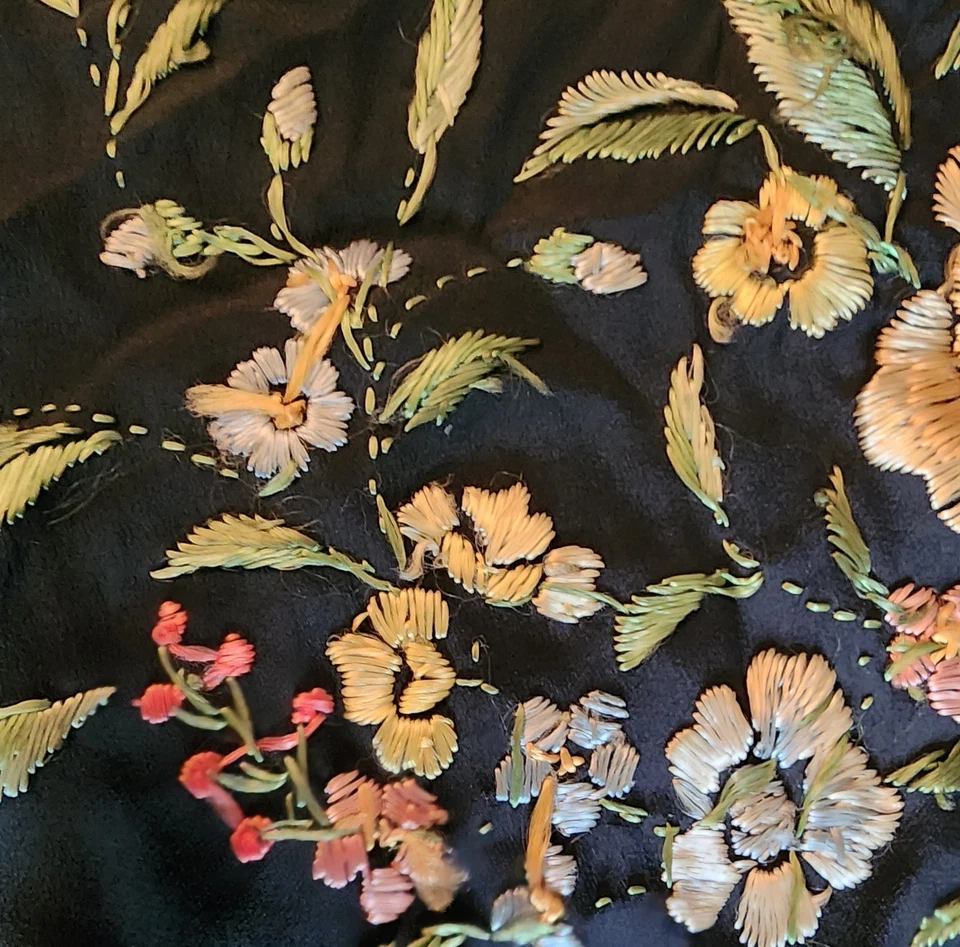 Challe De Manton En Soie Noire Ancienne Broderie Couture Nappe - Photo 4/4