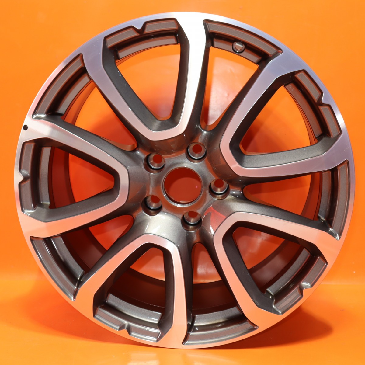 Maserati Levante 2017-2019 FRONT Wheel P/N 670044699