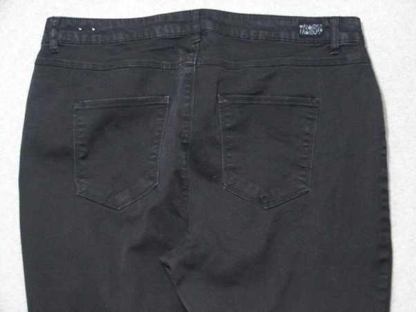 SD07436 **ALMOST FAMOUS'** MID RISE SKINNY WOMENS JEANS sz18 BLACK - Image 3 of 4