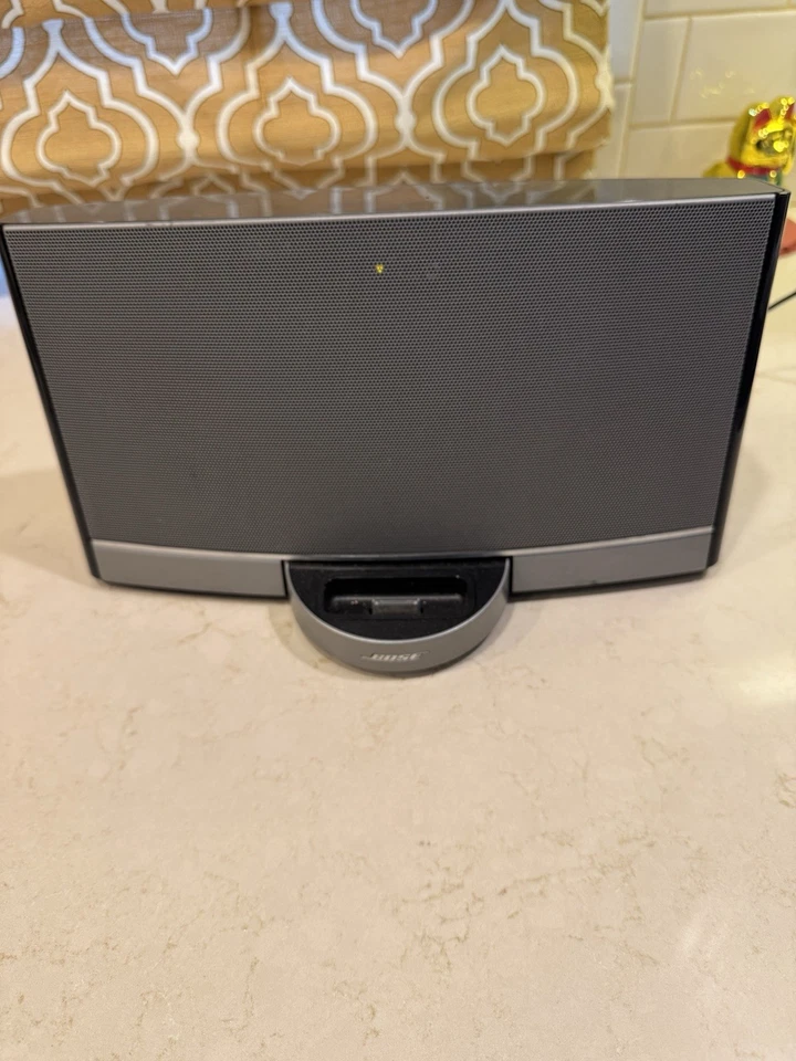 Sistema de música digital portátil Bose SoundDock N123 con estuche de transporte Foto 2 de 4