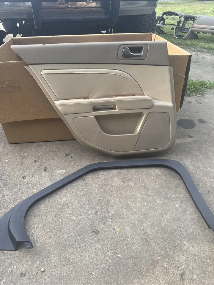 Cadillac STS 2008-2011 panel de puerta interior trasero izquierdo OEM original de fábrica Foto 2 de 4