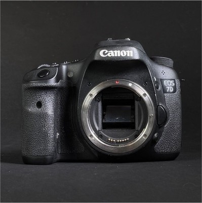 Canon EOS 7D 18MP Digital SLR Camera Body Only Black 3.0in LCD HDMI