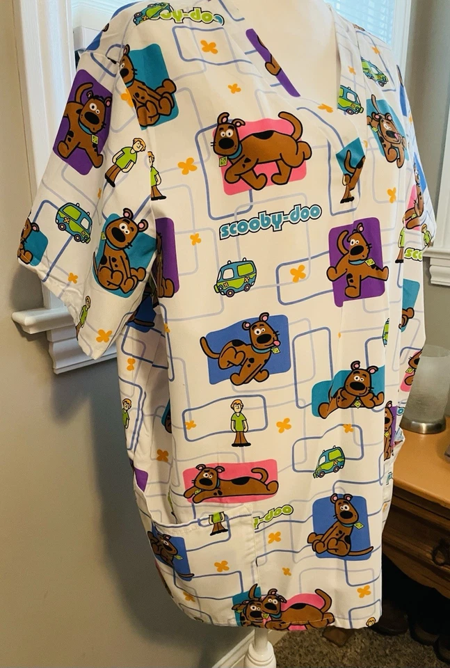 Scooby-Doo Cartoon Print Scrub Top V-Neck Unisex Medical Uniform 3XL Preowned VG - Image 2 of 4