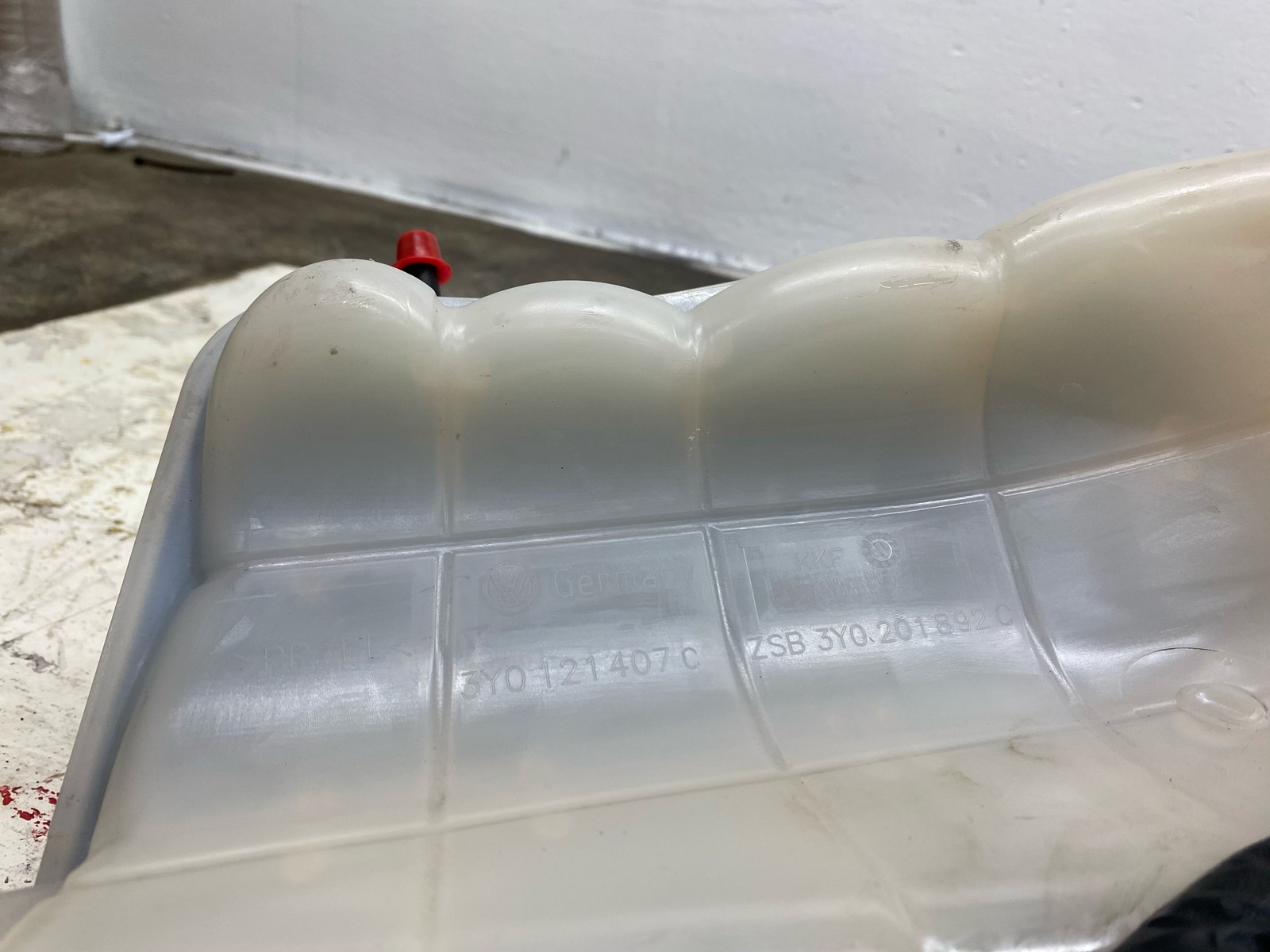 2010-2020 BENTLEY MULSANNE OEM ENGINE COOLANT RECOVERY TANK BOTTLE 3Y0201892