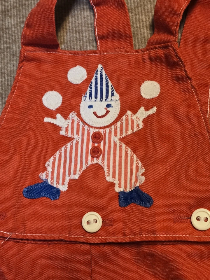 Mono bebé vintage Just Babes talla 18 Mos rojo payaso bordado años 70 80 Foto 2 de 4