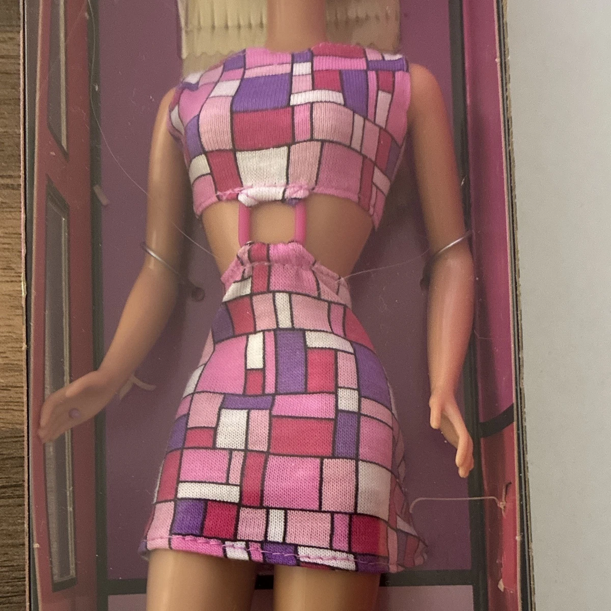 Mattel Barbie Boutique 28313 poupée vintage avec vêtements en boîte