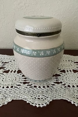 VINTAGE Knott's Berry Farm Food Ivory Ceramic Canister Hinged Lid Cookie Jar