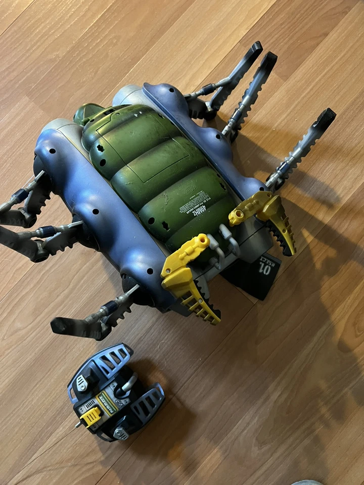 Criatura de ataque robótico Tyco RC NSECT rara con control remoto Foto 2 de 3