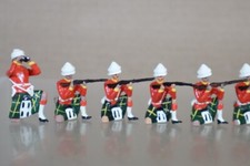 BRITAINS RE PAINTED ZULU WAR GORDON HIGHLANDERS KNEELING FIRING with OFFICER oi
