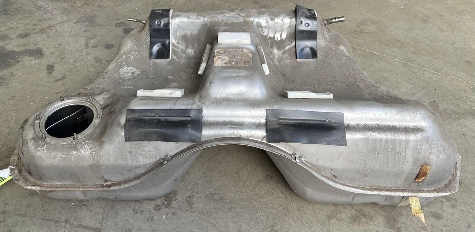 Jaguar XKR 2007 2008 tanque de combustible conjunto tanque de gasolina OEM C2P8273 Foto 2 de 4