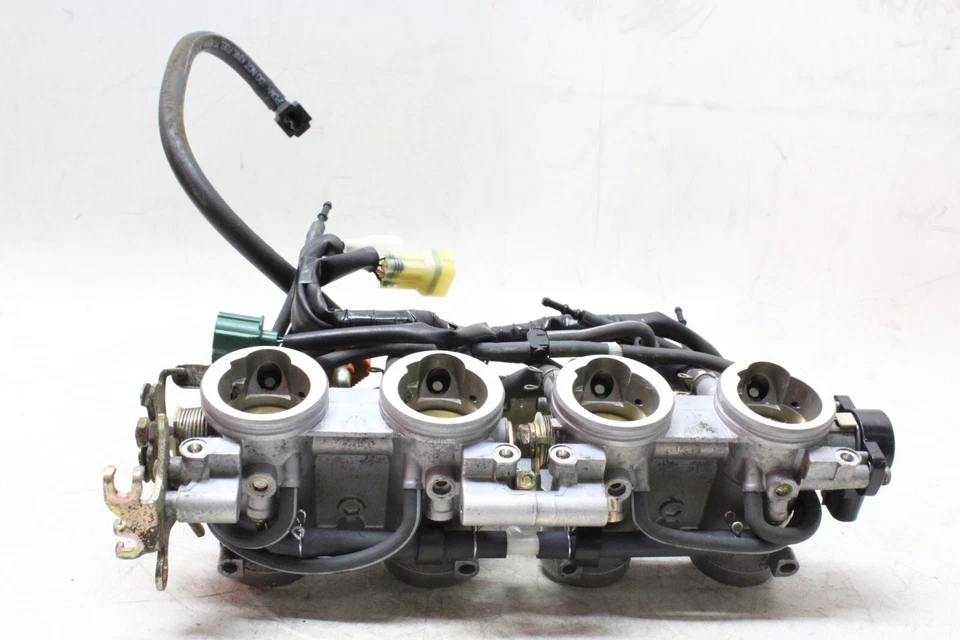 Yamaha FZ6 2006 OEM inyectores de combustible principales/cuerpos del acelerador Foto 3 de 4