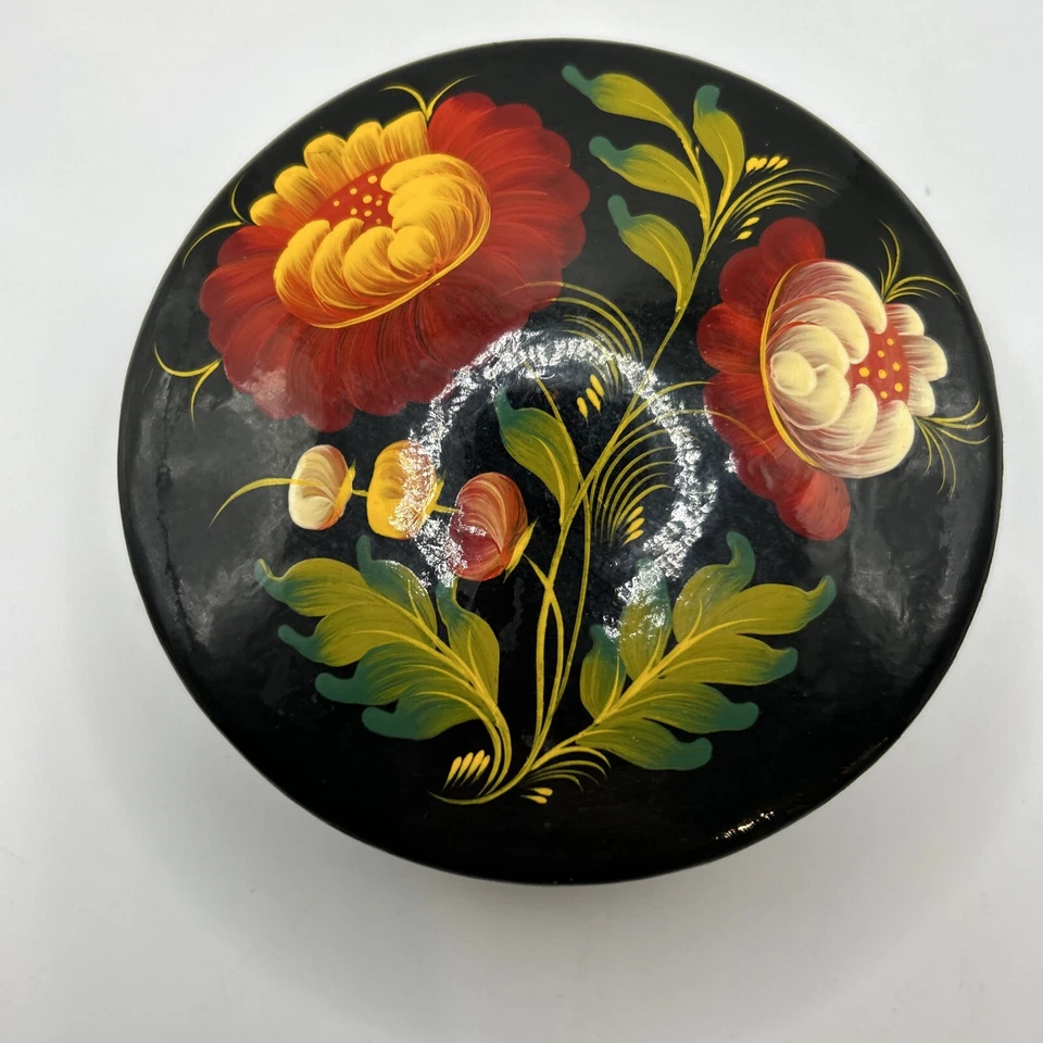 Original VTG Lacquer Ware 1965 Wood Round PAINTED FLORAL STASH Trinket BOX - Image 3 of 4