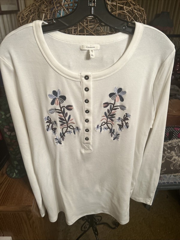 Maurices Women’s Top Size Extra Large New Without Tags