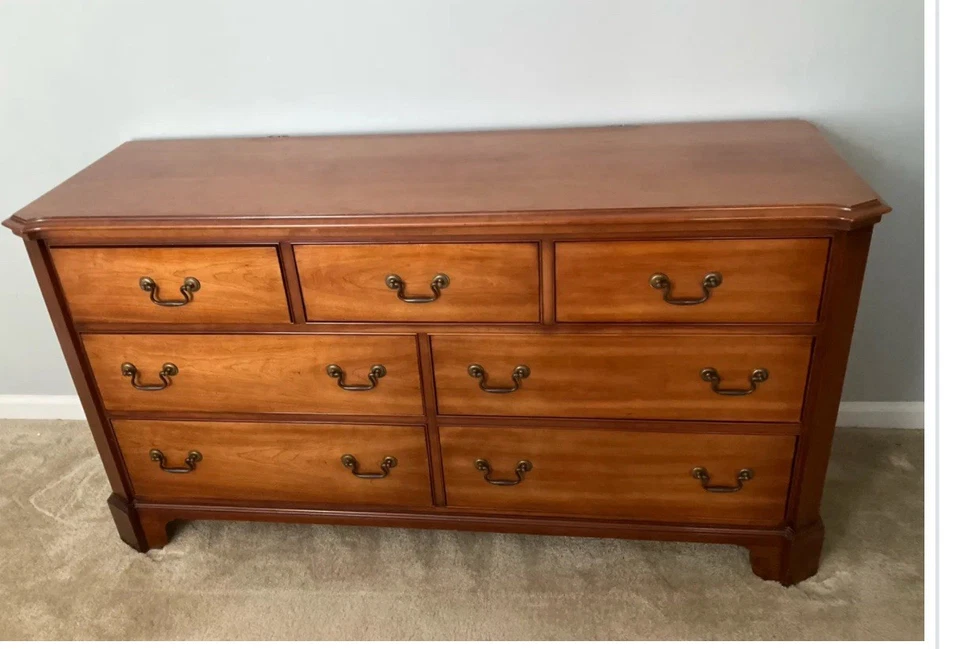 Cómoda vintage Century Furniture 7 cajones Foto 3 de 4