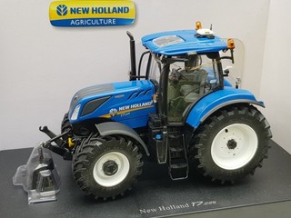 Universal Hobbies NEW HOLLAND T7.225 rare 2015 version tractor 1:32 Scale
