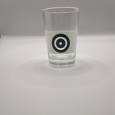 Vaso de chupito Bullseye Target blanco y negro para sala de juegos - 2,5 pulgadas
