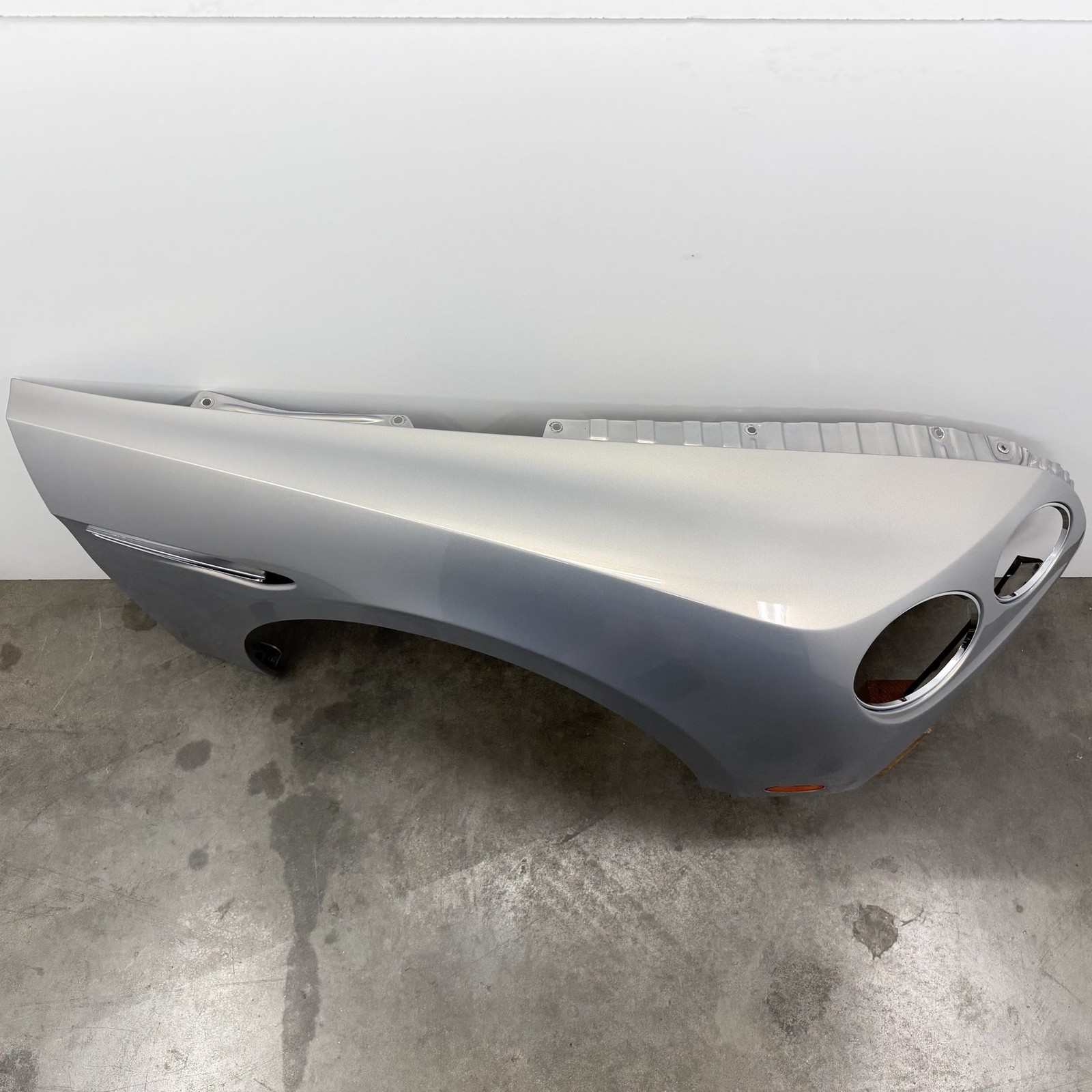 Bentley Flying Spur 2014-2018 Front Right Fender Silver