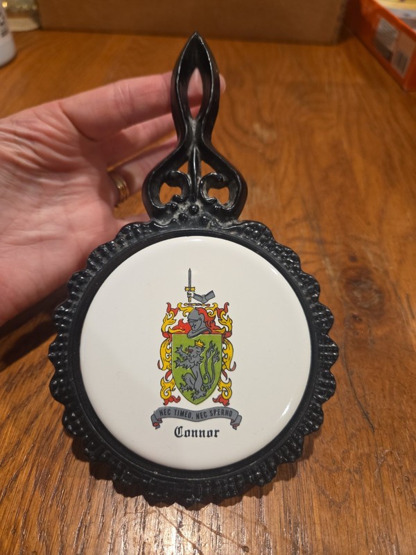 Connor Coat Of Arms Cast Iron And Ceramic Kitchen Trivet Mid-State Made In USA