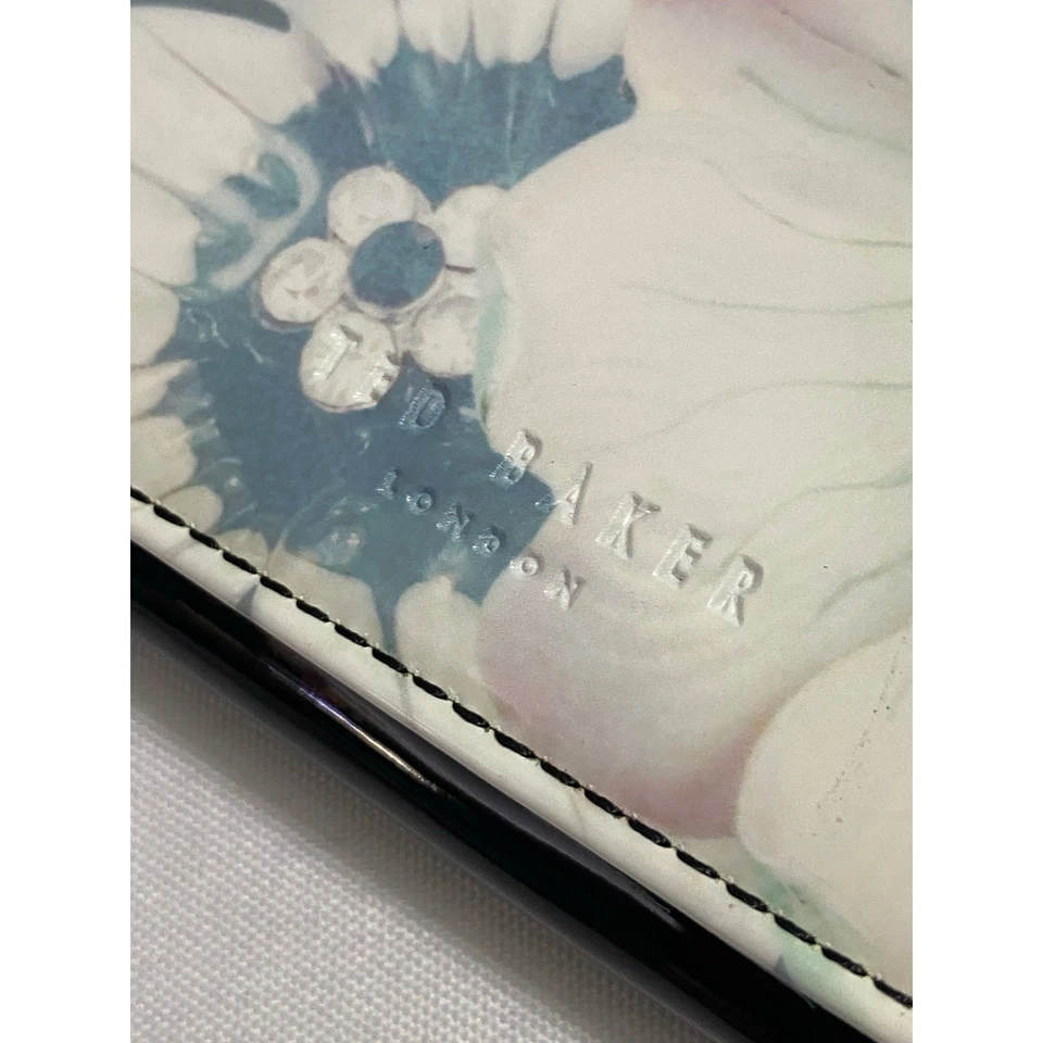 Cartera Ted Baker Estampado Floral Cierre Dorado $165 - Estilo Cartera Flores Blancas Foto 3 de 4