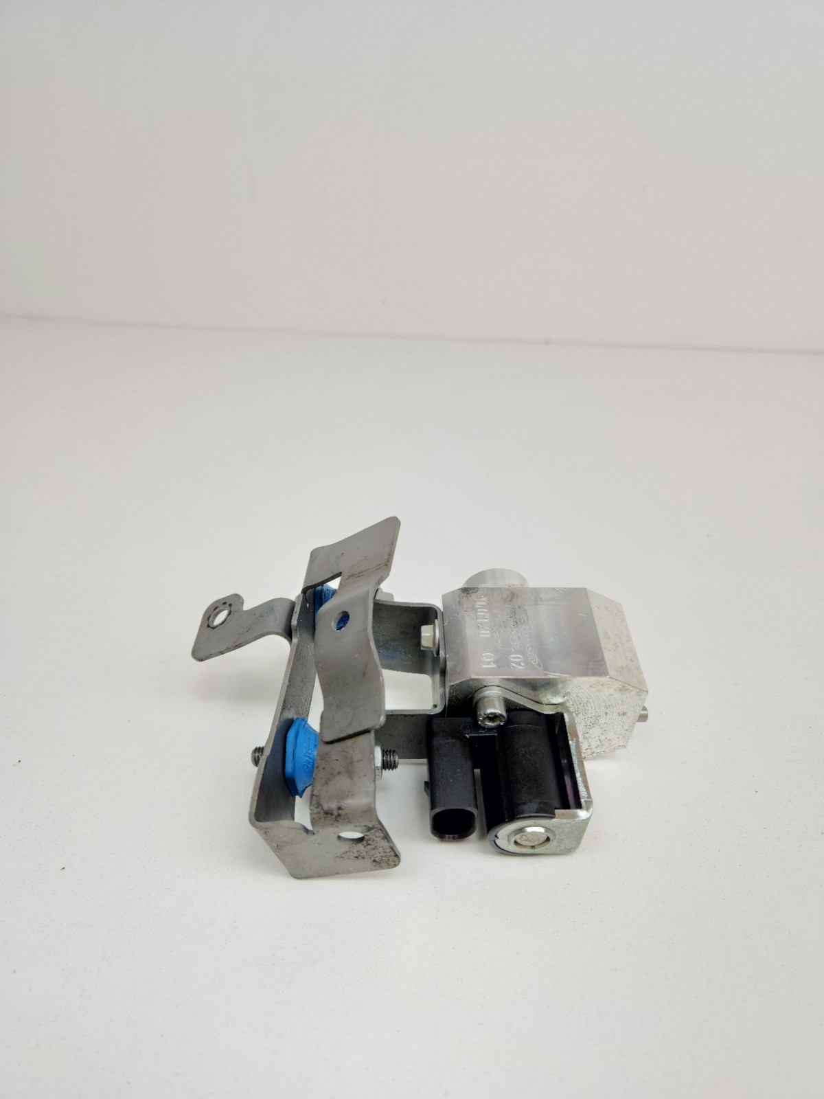 2015-2016 MCLAREN 650S SPIDER HYDRAULIC OIL VALVE BLOCK SOLENOID 11B1103CP OEM 
