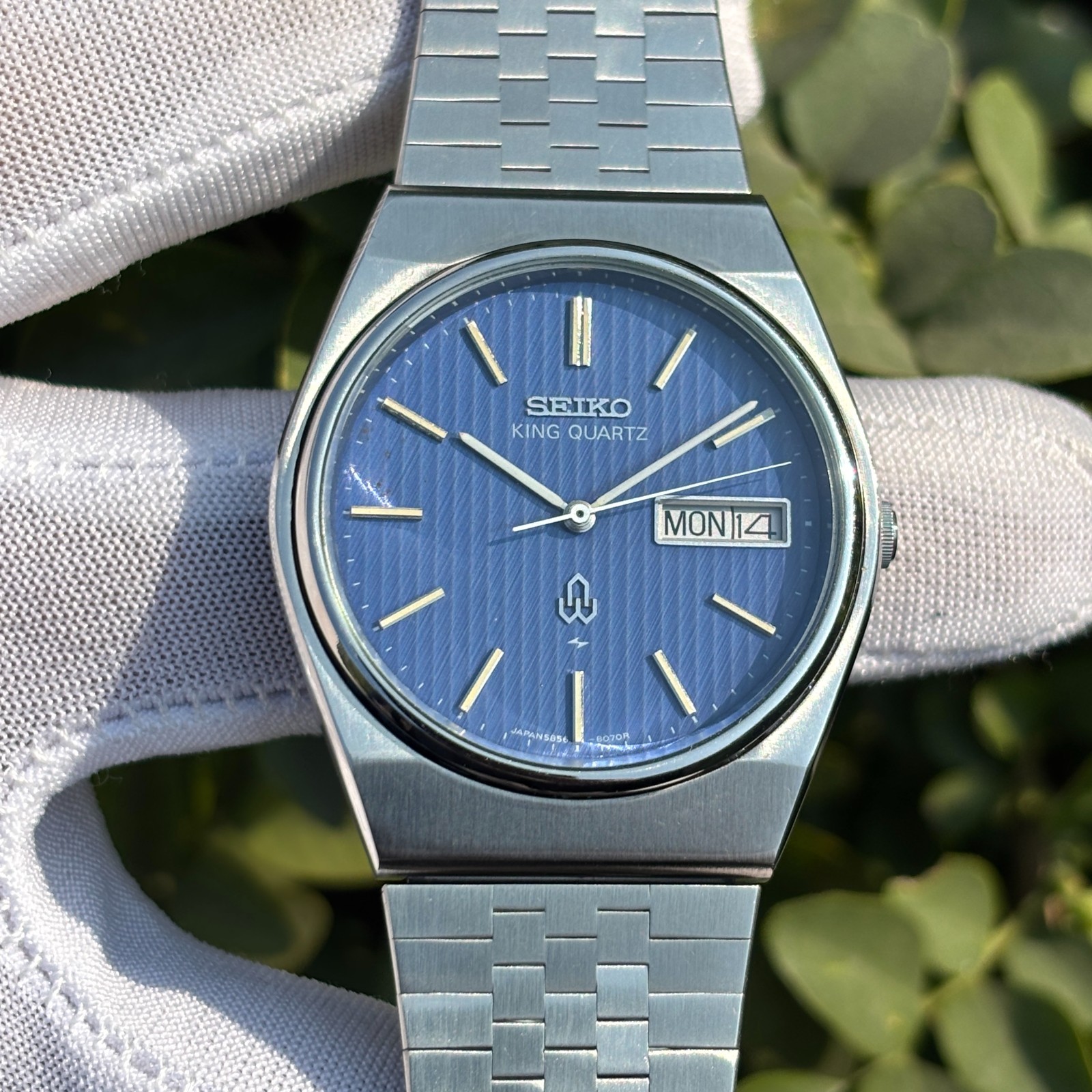 Vintage Seiko King Quartz Blue Linen Textured Dial Japan Men's Watch 5856-8070
