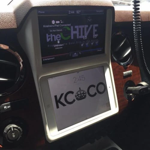 Kit no painel Retro Customz 2013-2016 Ford F250/350/450 iPad | Preto brilhante - Imagem 3 de 3