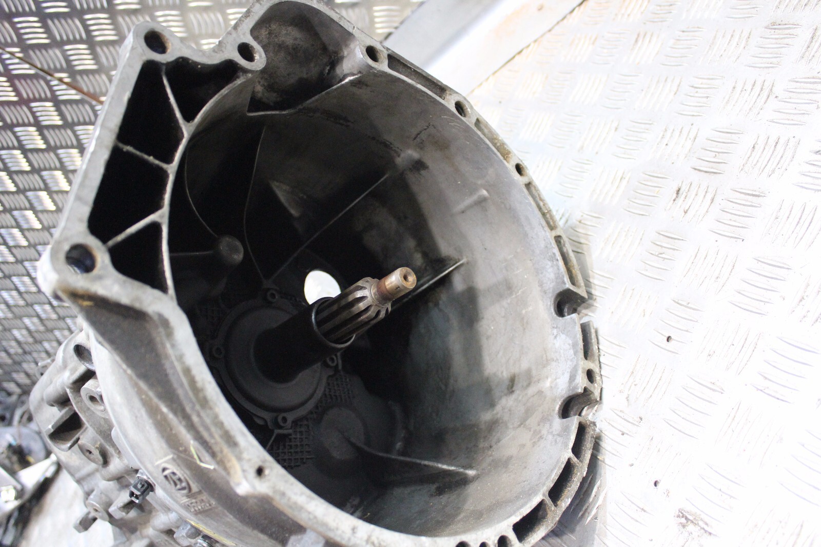 BMW 530i 528i 330i 325i E39 E46 E36 ZF S5D 320Z MANUAL GEARBOX 5 SPED