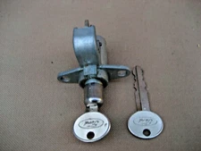 Vintage NOS 1970's Ford Y-FBO816 Trunk Lock Cylinder with key car parts 566X