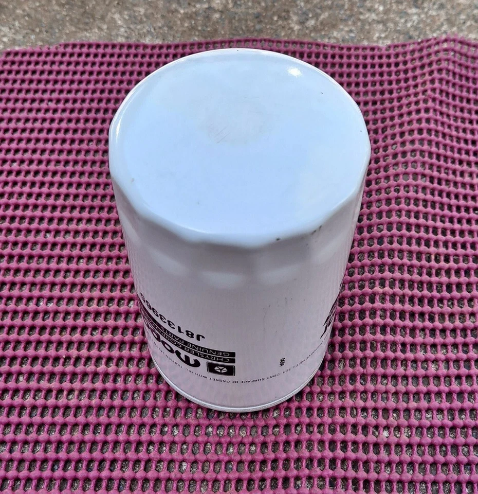 Jeep Cherokee Wagoneer J10 1981 1982 6 cilindros nuevo en stock filtro de aceite MoPar genuino J8133965 Foto 2 de 3