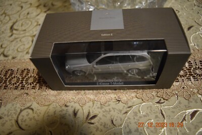 Mercedes-Benz E-Klasse T-Modell briliant silver Minichamps Mercedes-Benz E-Klasse T-Modell briliant silver Minichamps