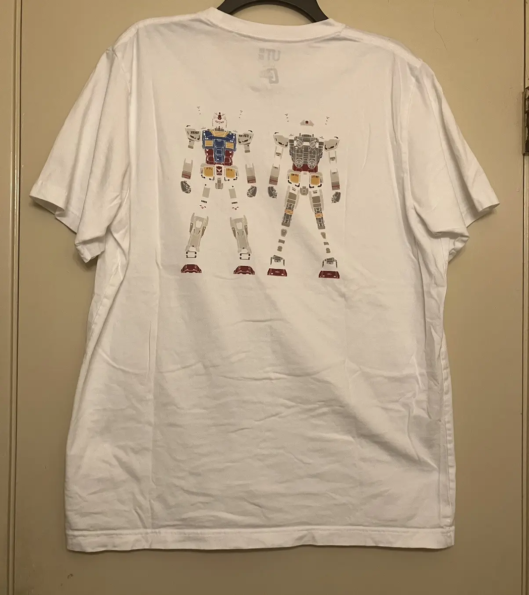 GUNDAM 40周年 アニバーサリー デザイン UNIQLO tシャツ ① 40周年の“ガンプラ”×ユニクロTシャツが4月24日（金）発売！ 2枚