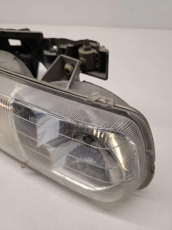 2000-2006 CHEVROLET SUBURBAN 1500 RH Passenger Right Headlight 16526134 Foto 3 de 4