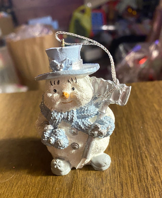 1999 Encore Group Signed LS Snow Buddies w Shovel Christmas Ornament 2 3/4''
