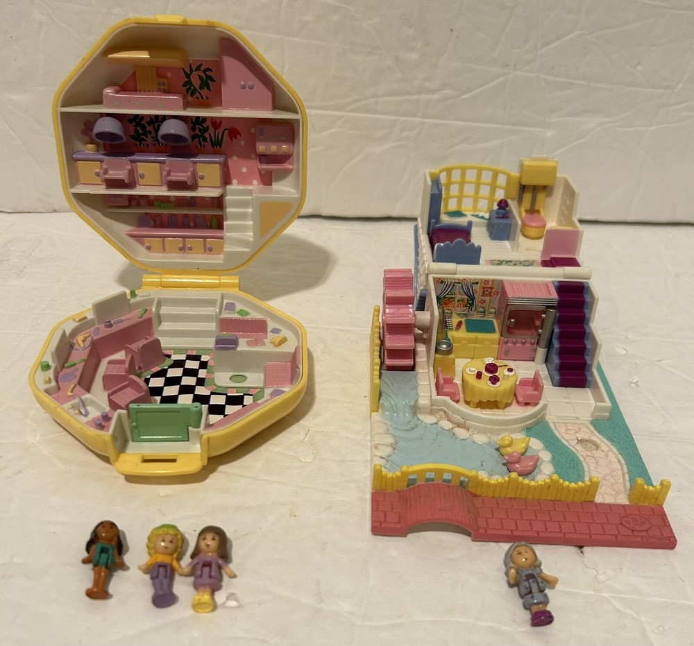 Polly Pocket Hair Salon And Grandma Cottage With Figures