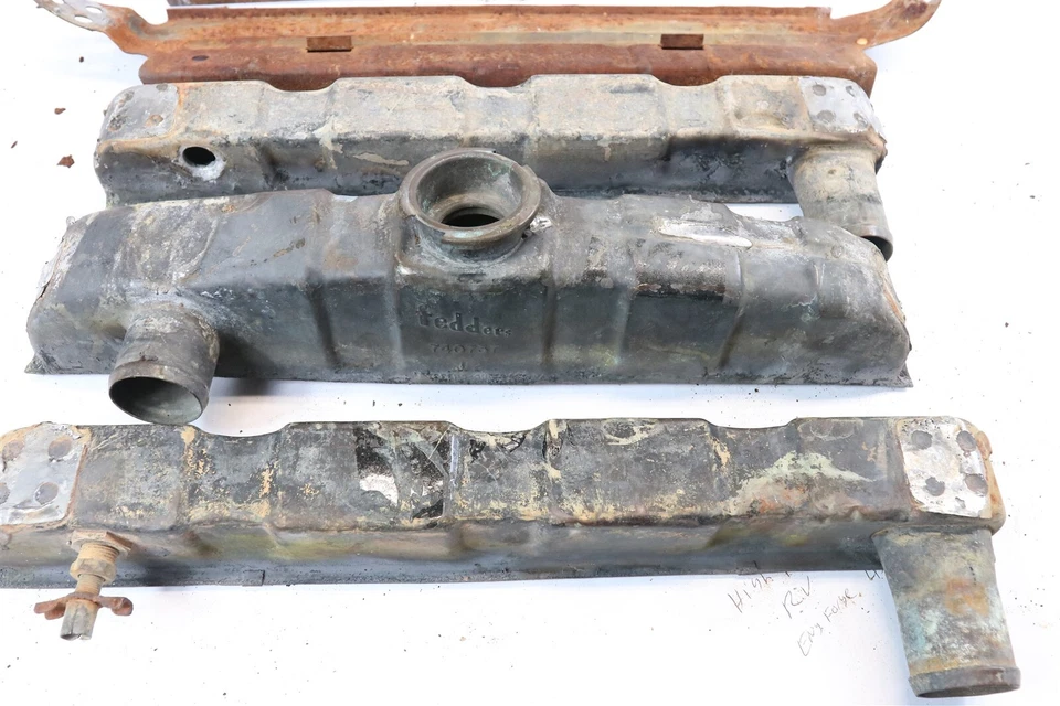 GRAN LOTE VINTAGE TANQUES Y SOPORTES RADIADOR HENRY J WILLYS # 740737 USADO Foto 2 de 4