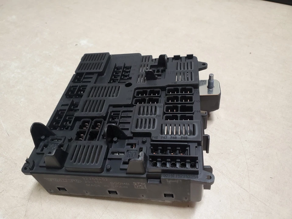 Volvo 32268452 КОРОБКА ПРЕДОХРАНИТЕЛЕЙ / ЦЕНТР ПИТАНИЯ, VOLVO V90 CROSS COUNTRY -21 - Изображение 2 из 4