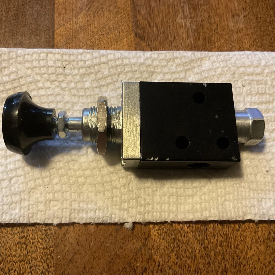 New Parker 404411000 Manual Air Control Valve 3-Way 1/8" NPT - Image 2 of 4