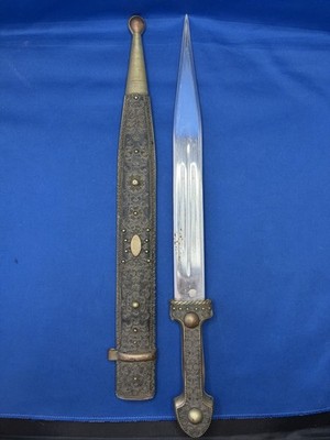 Double-Edge Steel Dagger, Metal Handle, Hidden Tang, Ornate Sheath Silver/Bronze